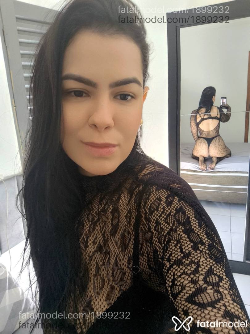 Acompanhante mulher com cabelo castanho de olhos castanhos - Mel