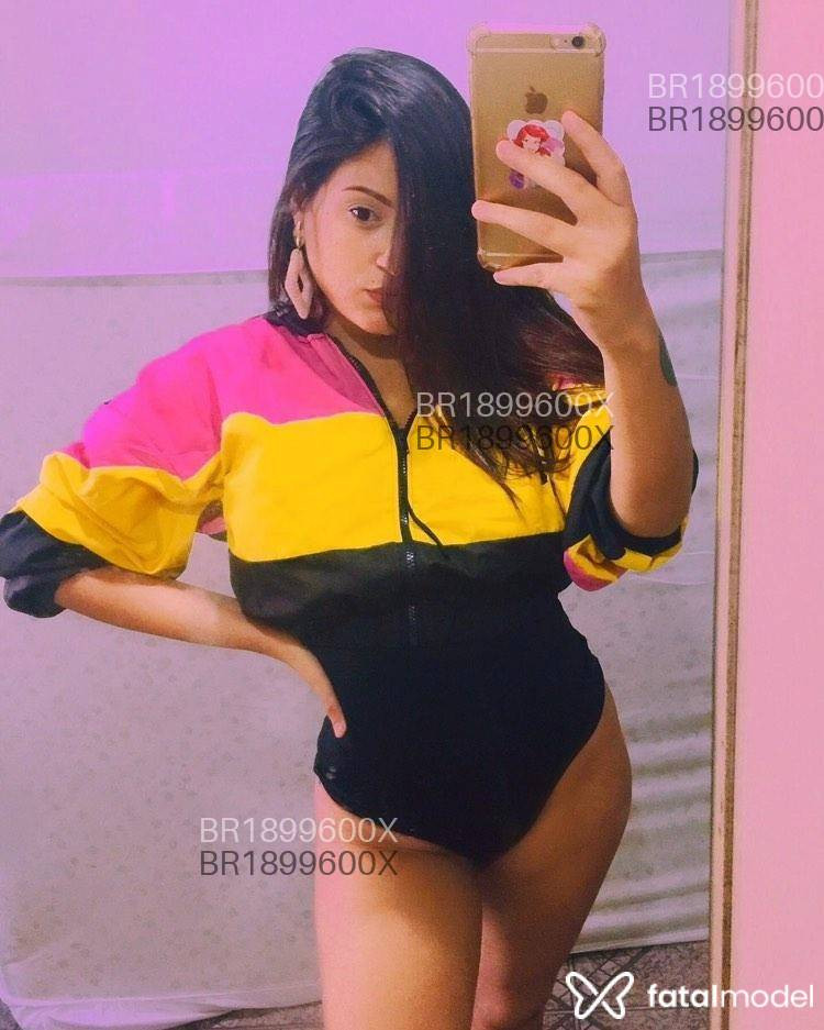 Acompanhante mulher com cabelo castanho de olhos castanhos em Virtual - Marrie