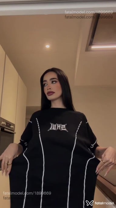 Acompanhante mulher com cabelo castanho de olhos castanhos em Virtual - Jheni