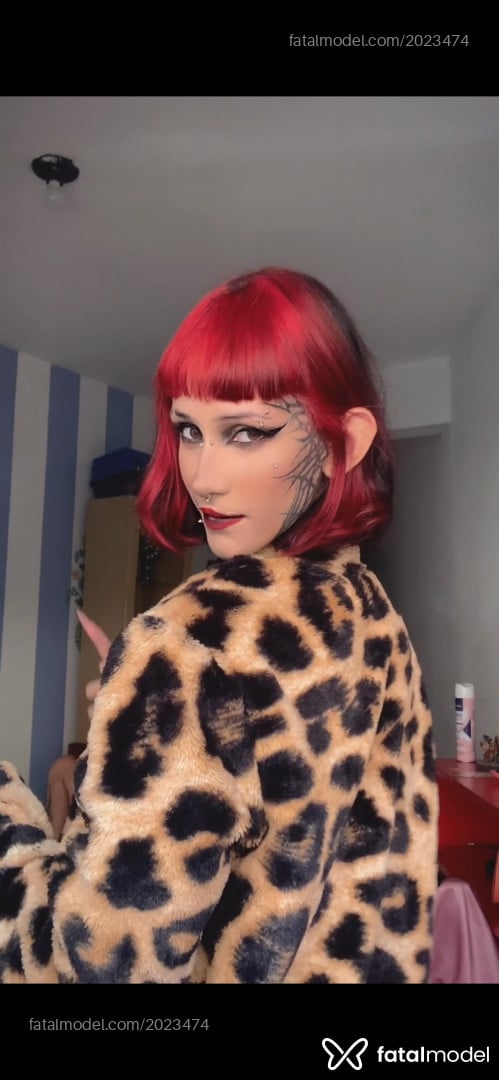 Acompanhante mulher trans com cabelo castanho de olhos mel em Virtual - Letícia
