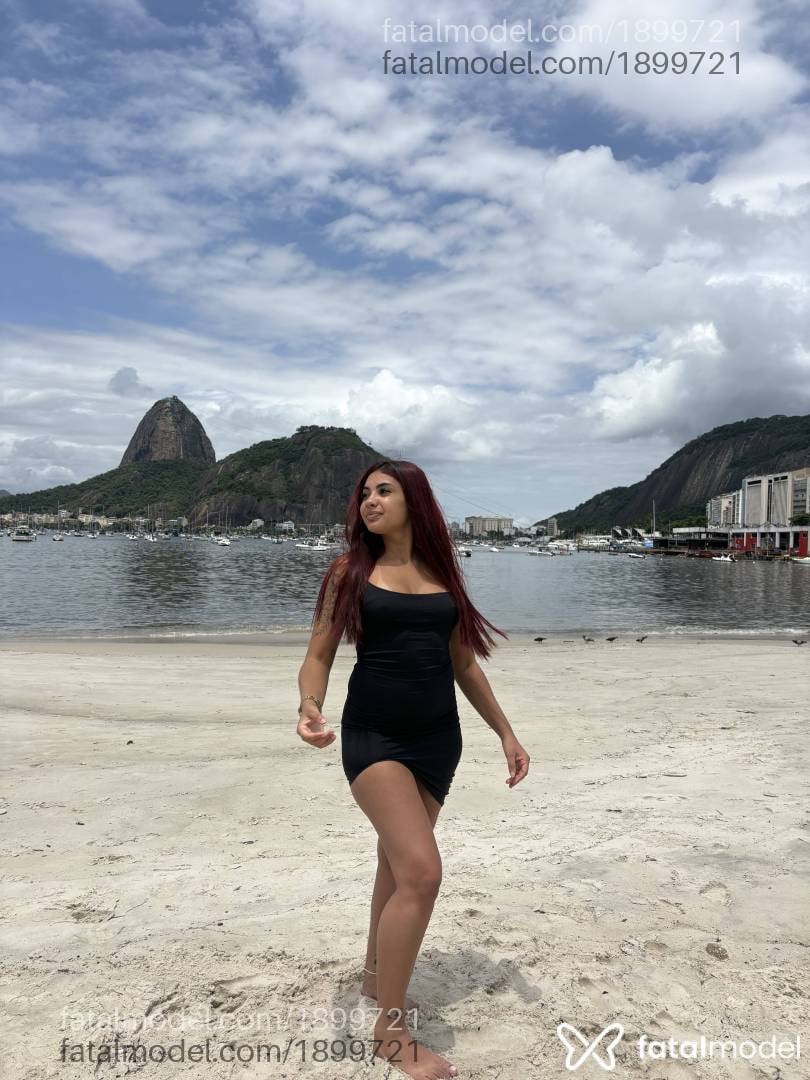 Acompanhante mulher ruiva (o) de olhos pretos - Gyovana