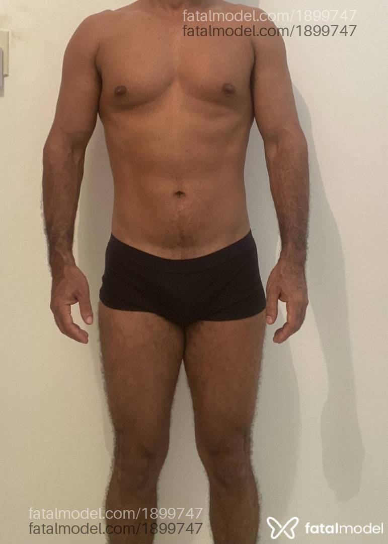 Acompanhante homem com cabelo grisalho de olhos castanhos - Dotdelicia