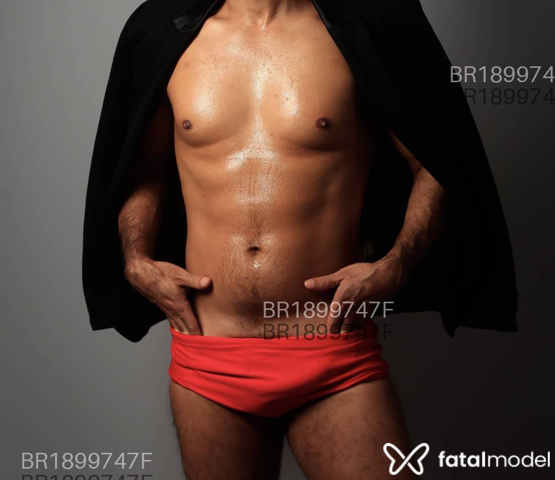 Acompanhante homem com cabelo grisalho de olhos castanhos - Dotdelicia