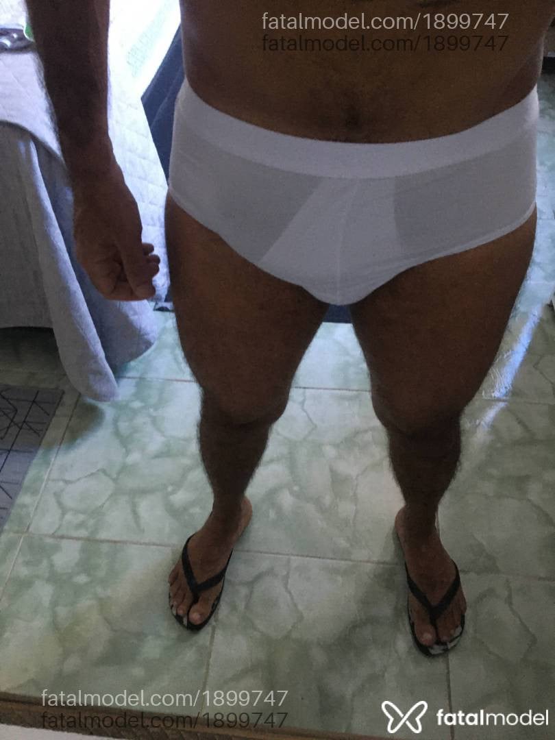 Acompanhante homem com cabelo grisalho de olhos castanhos - Dotdelicia