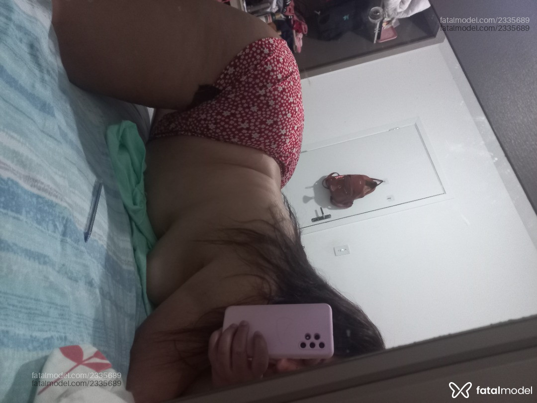 Acompanhante mulher com cabelo castanho de olhos castanhos em Virtual Acompanhante mulher com cabelo castanho de olhos castanhos em Virtual - Caroline Maier