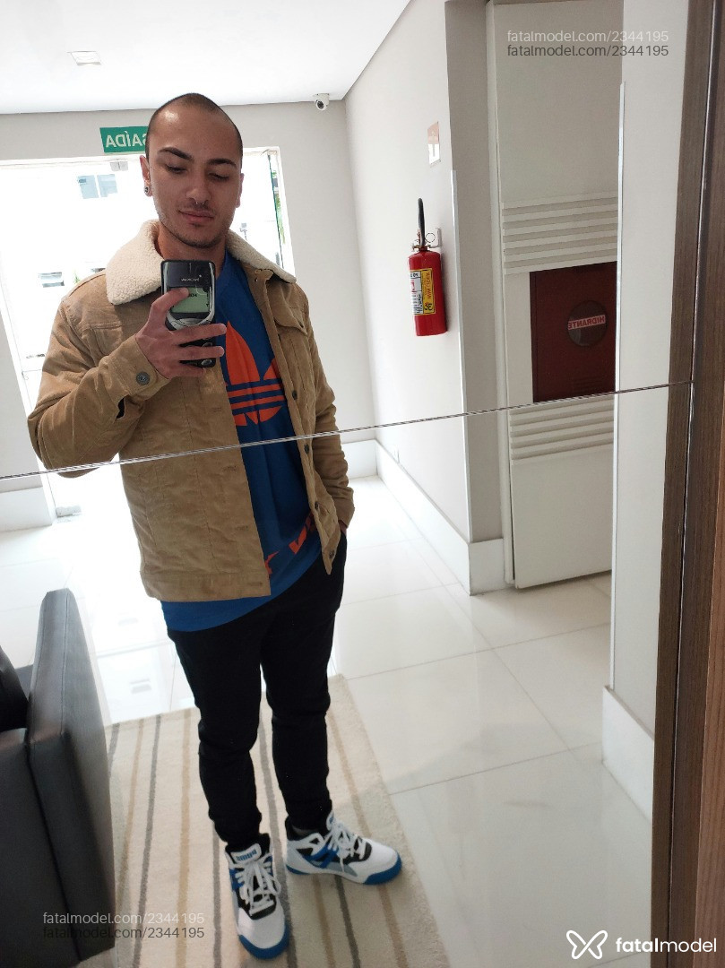 Acompanhante homem com cabelo castanho de olhos castanhos em Curitiba - Jhony Gênio