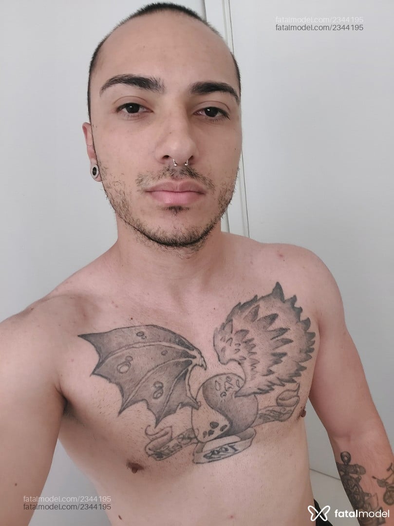 Acompanhante homem com cabelo castanho de olhos castanhos em Curitiba Acompanhante homem com cabelo castanho de olhos castanhos em Curitiba - Jhony Gênio
