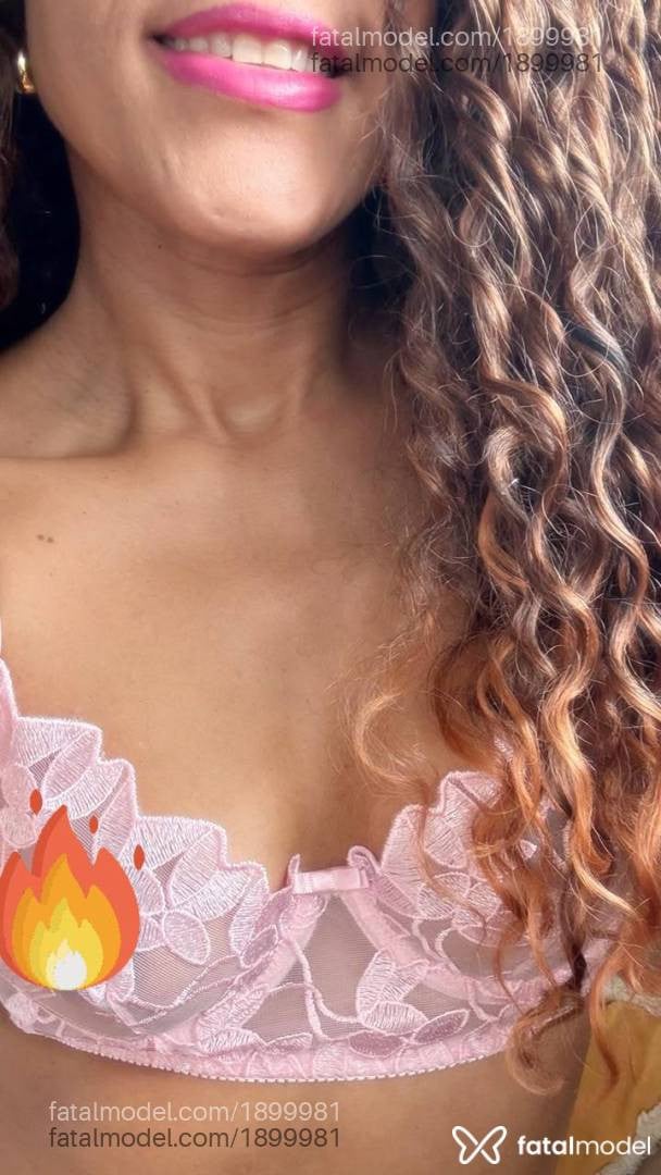 Acompanhante mulher com cabelo castanho de olhos castanhos - Mel