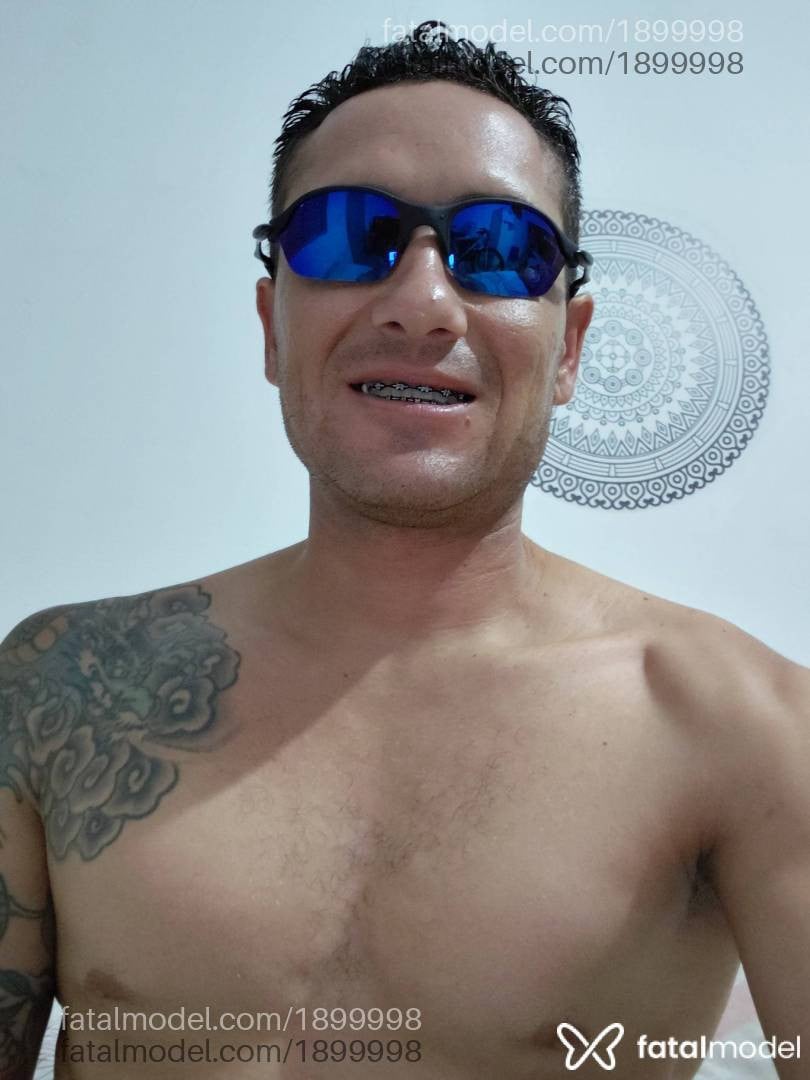 Acompanhante homem com cabelo castanho de olhos castanhos em Araraquara Acompanhante homem com cabelo castanho de olhos castanhos em Araraquara - Mozão atencioso