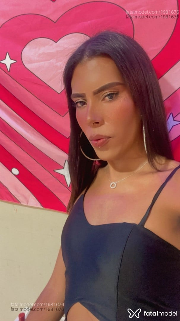 Acompanhante mulher trans com cabelo castanho de olhos pretos em Barueri - Thais