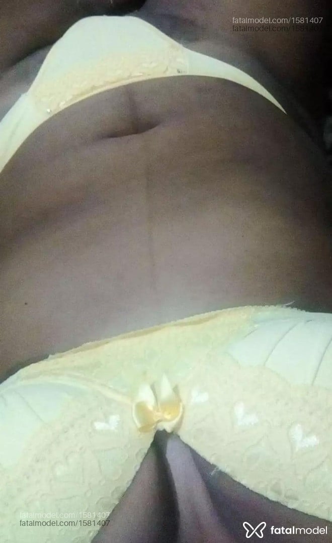 Acompanhante mulher com cabelo castanho de olhos castanhos em Itajaí - Valentinne