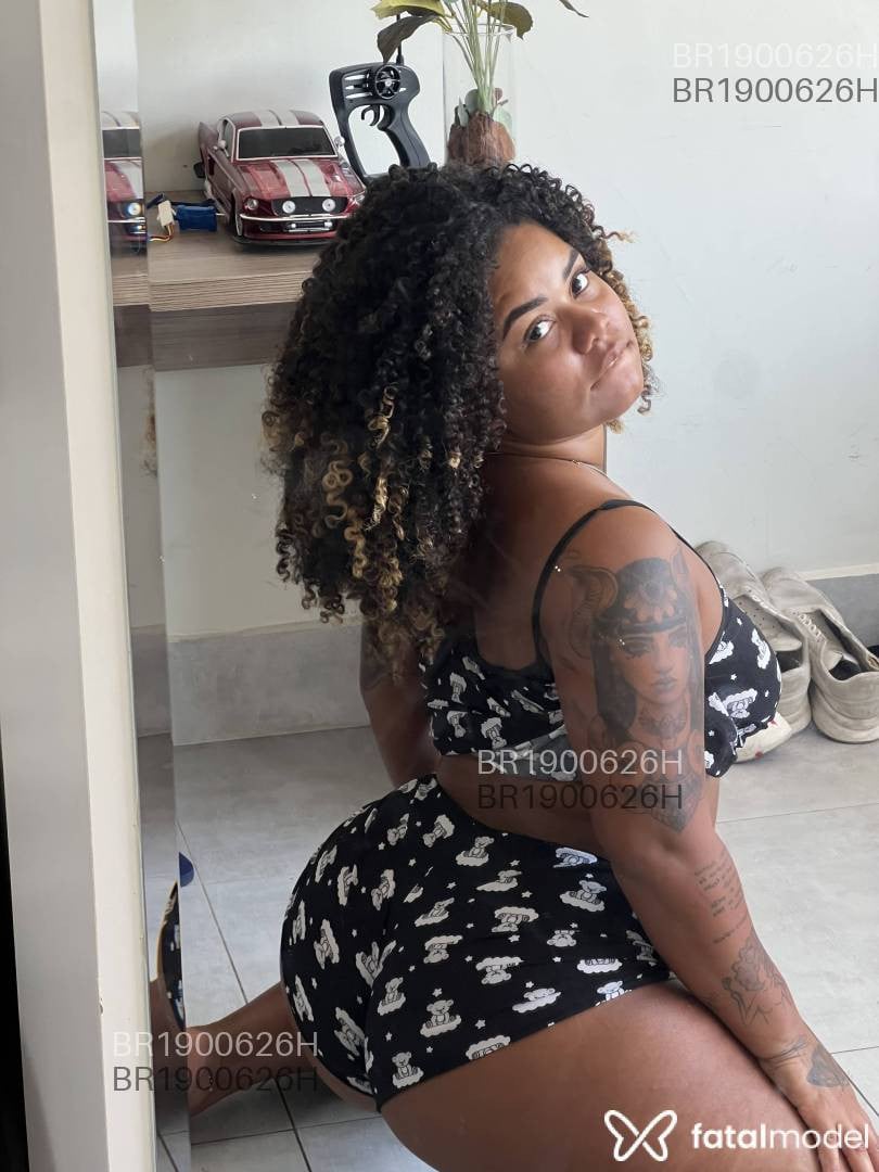 Acompanhante mulher com cabelo colorido de olhos castanhos em São Paulo - Vivi Brown