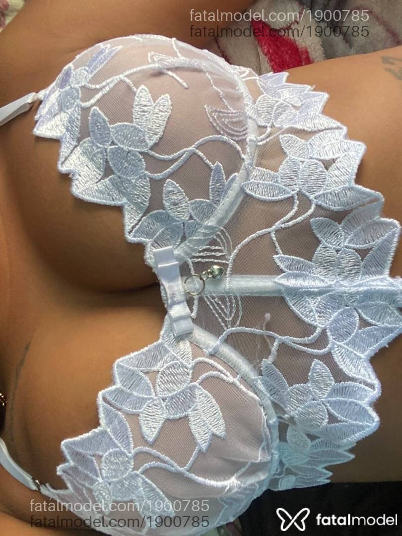Acompanhante mulher morena (o) de olhos castanhos - Gaby
