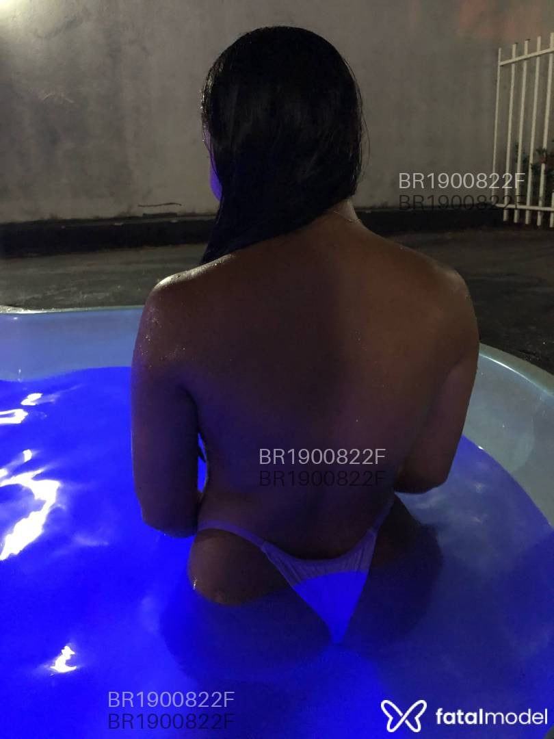 Acompanhante mulher morena (o) de olhos pretos - Larissa
