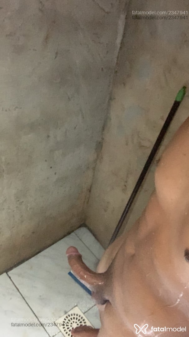 Acompanhante homem com cabelo castanho de olhos castanhos em Itajaí Acompanhante homem com cabelo castanho de olhos castanhos em Itajaí - Santos