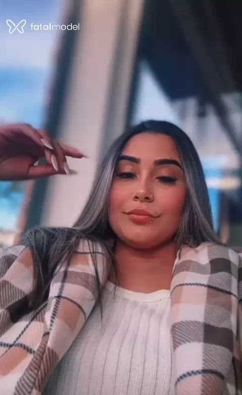 Acompanhante mulher com cabelo castanho de olhos castanhos - Khalifa