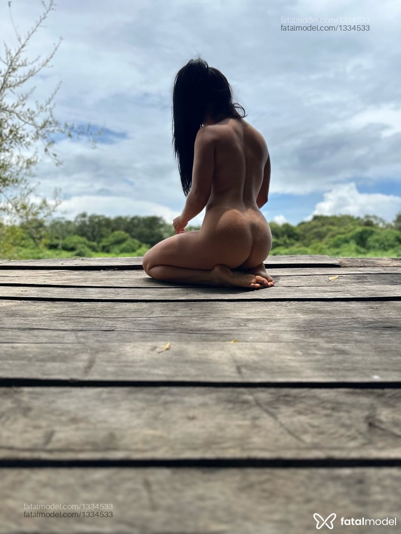 Acompanhante mulher com cabelo castanho de olhos castanhos - Lunna Acompanhante mulher com cabelo castanho de olhos castanhos - Lunna