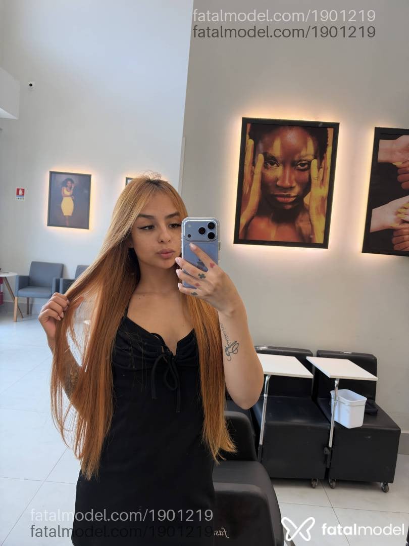Acompanhante mulher ruiva (o) de olhos castanhos - Alanna Chloe