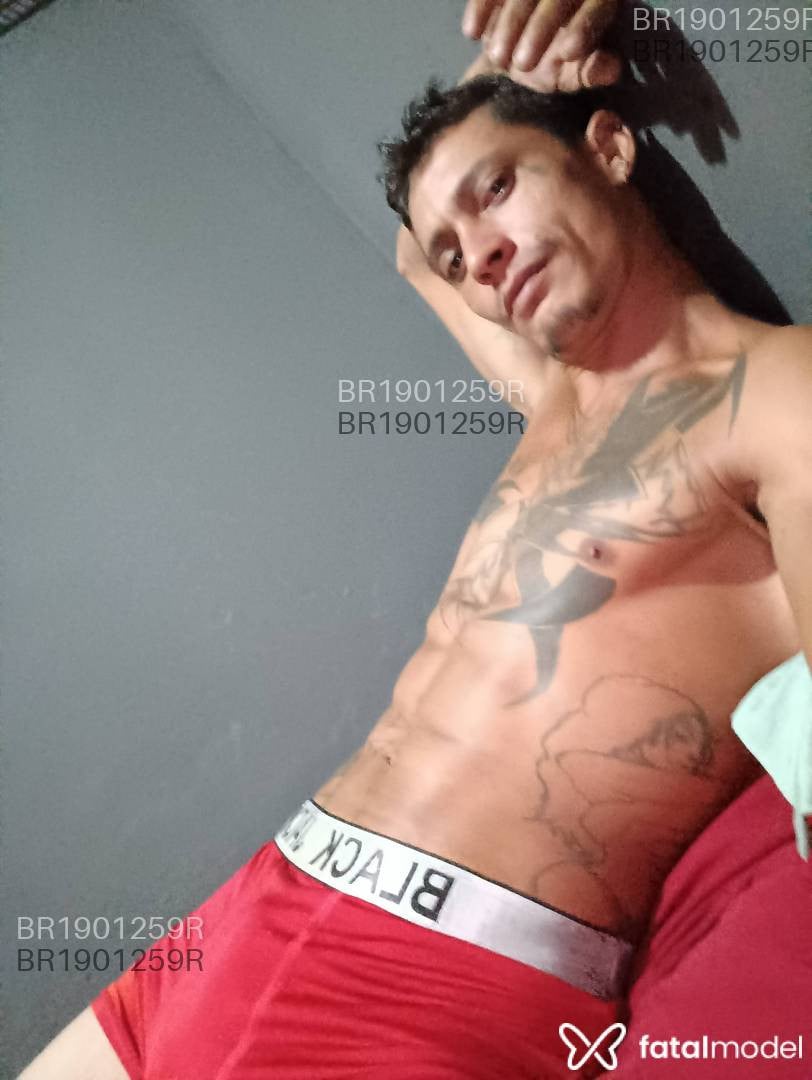 Acompanhante homem morena (o) de olhos castanhos em Guapiaçu - Magrello