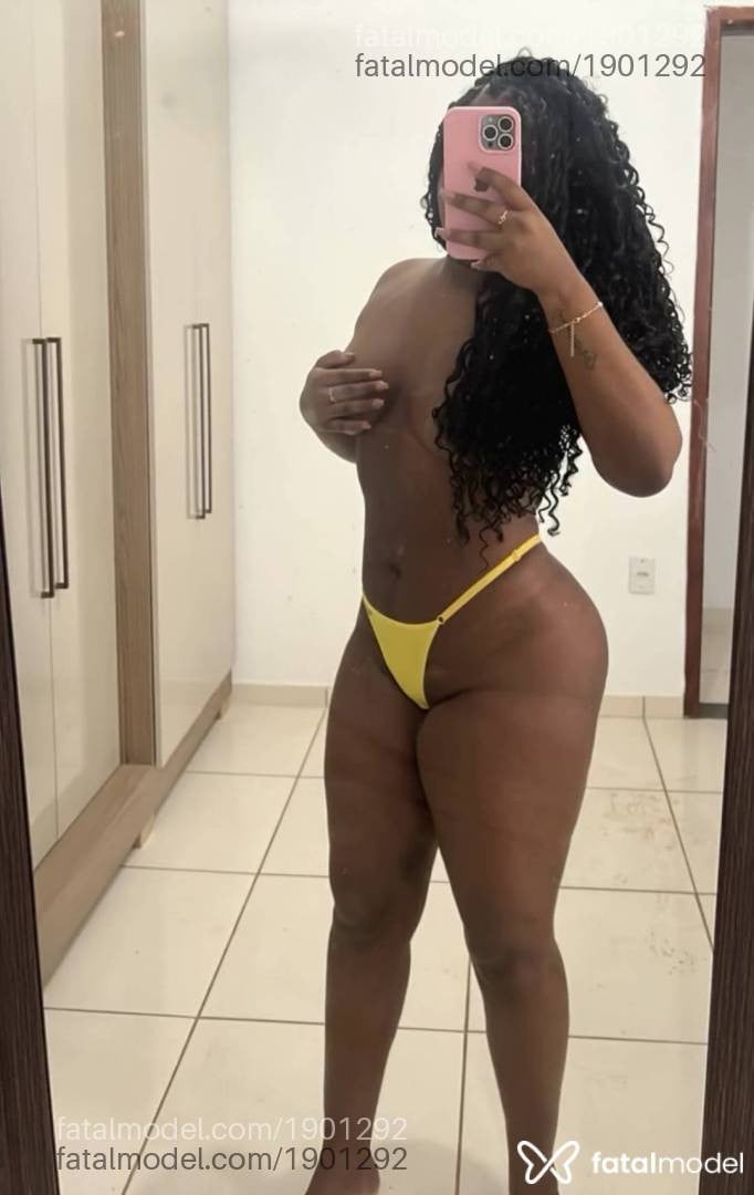 Acompanhante mulher morena (o) de olhos pretos - Ellen