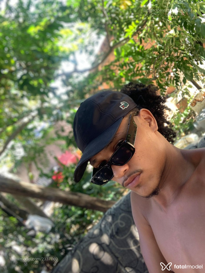 Acompanhante homem morena (o) de olhos pretos em São Mateus Acompanhante homem morena (o) de olhos pretos em São Mateus - Cabelo