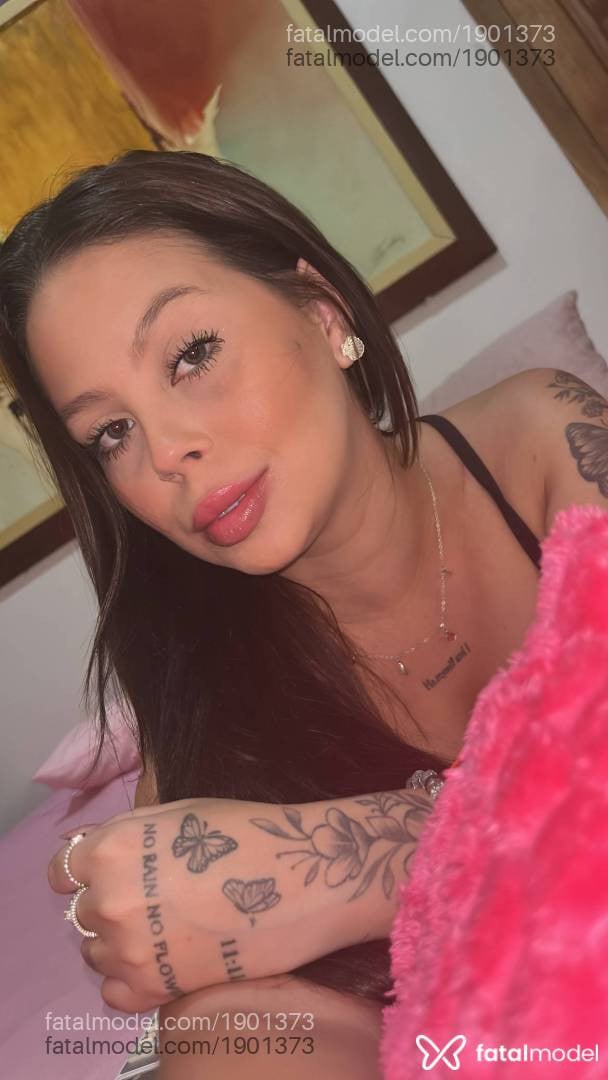 Acompanhante mulher com cabelo castanho de olhos verdes em Foz do Iguaçu - Julia Perez