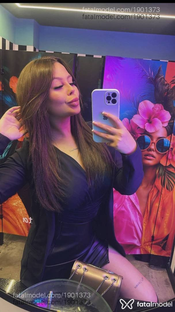 Acompanhante mulher com cabelo castanho de olhos verdes em Foz do Iguaçu - Julia Perez