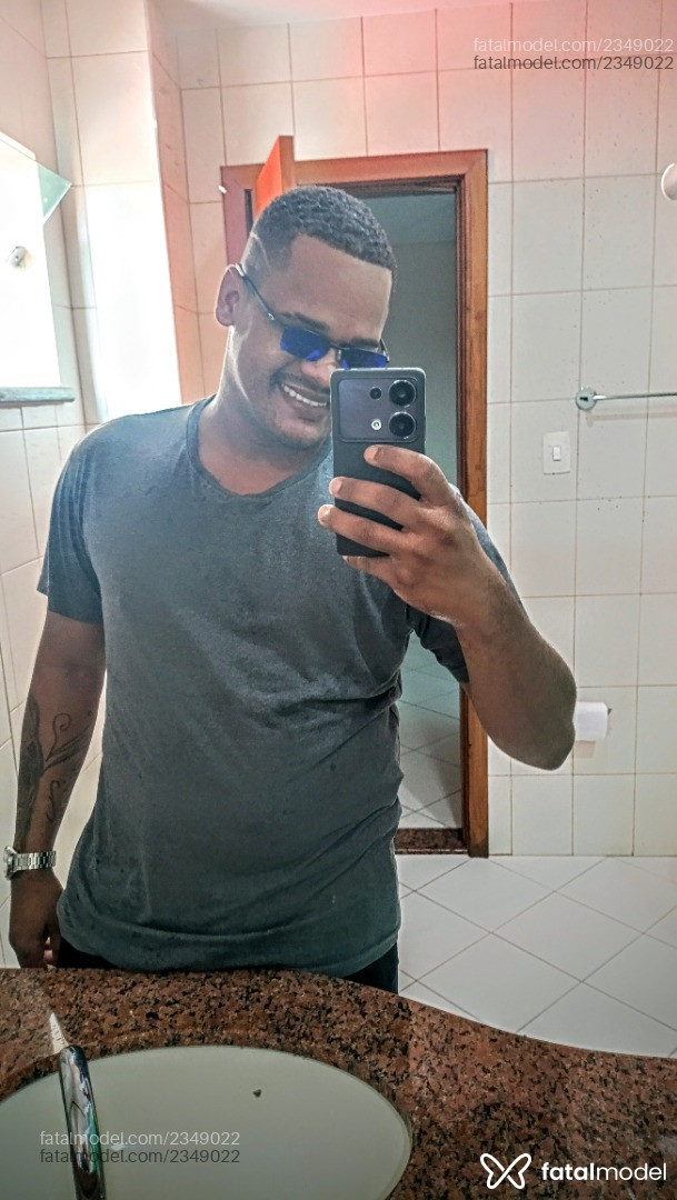 Acompanhante homem morena (o) de olhos pretos em Vitória - João Lima
