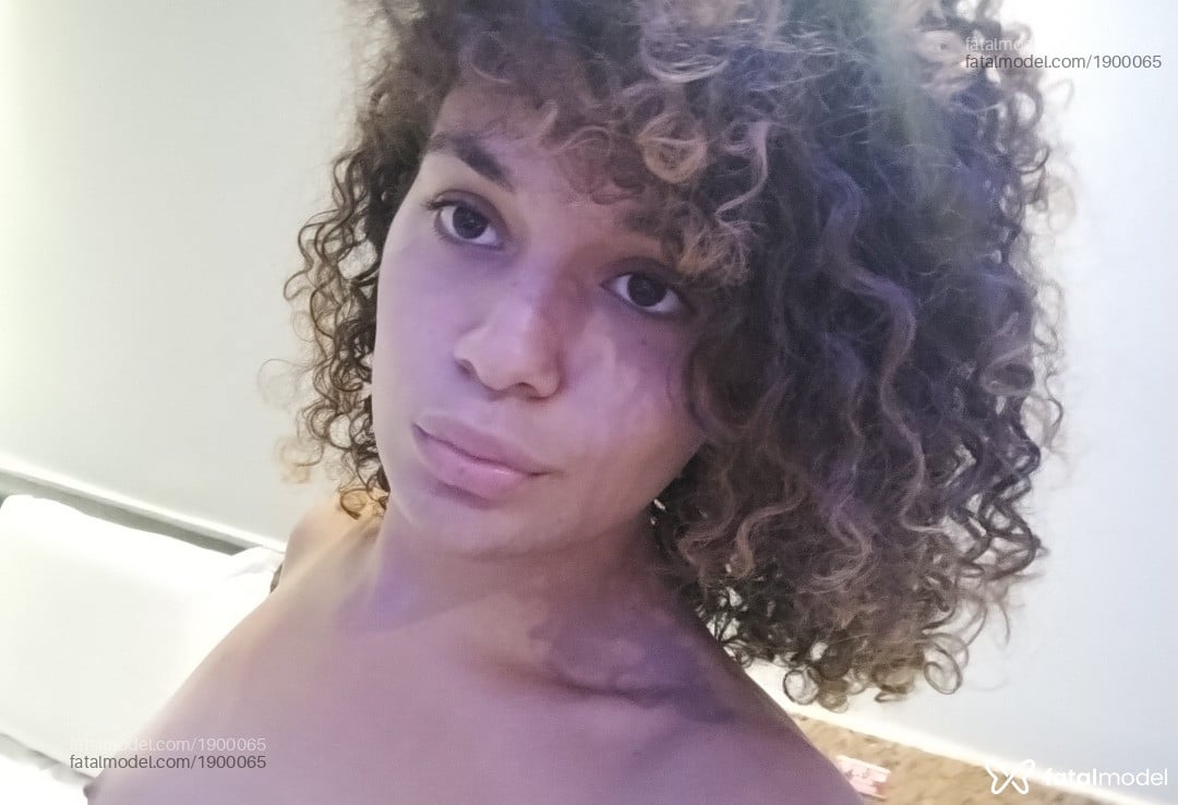 Acompanhante mulher trans com cabelo castanho de olhos castanhos em Cabo de Santo Agostinho - Sabrina Souza