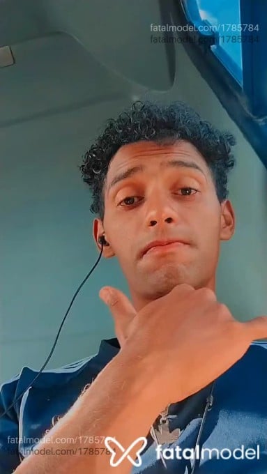 Acompanhante homem com cabelo grisalho de olhos castanhos - Ericlys