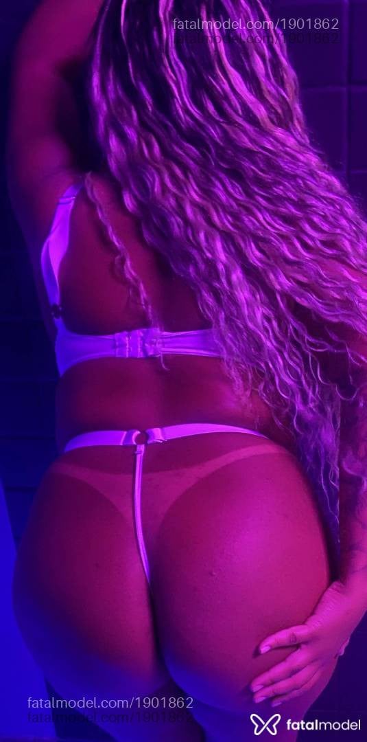Acompanhante mulher loira (o) de olhos castanhos - Natasha