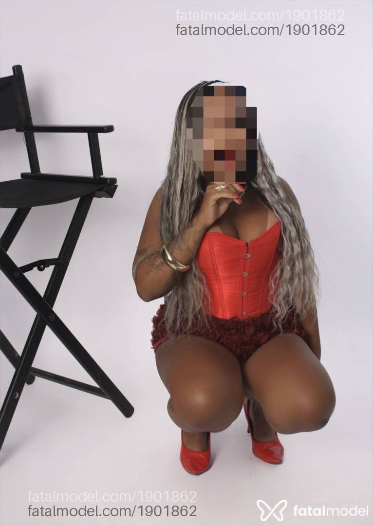 Acompanhante mulher loira (o) de olhos castanhos - Natasha