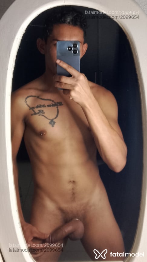 Acompanhante homem com cabelo castanho de olhos pretos - Oliveir Acompanhante homem com cabelo castanho de olhos pretos - Oliveir