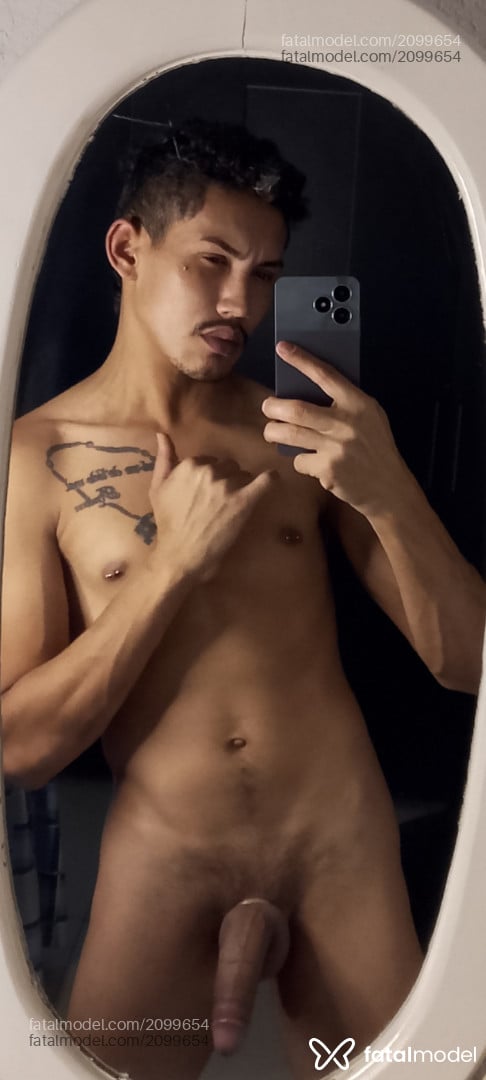 Acompanhante homem com cabelo castanho de olhos pretos - Oliveir Acompanhante homem com cabelo castanho de olhos pretos - Oliveir