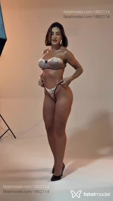 Acompanhante mulher com cabelo castanho de olhos mel em Patrocínio - Melissa