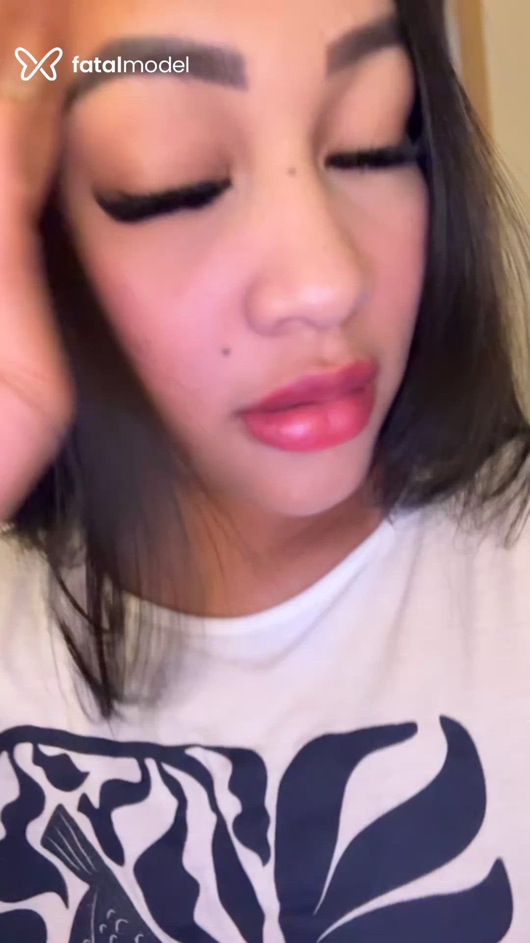 Acompanhante mulher morena (o) de olhos pretos - Angel