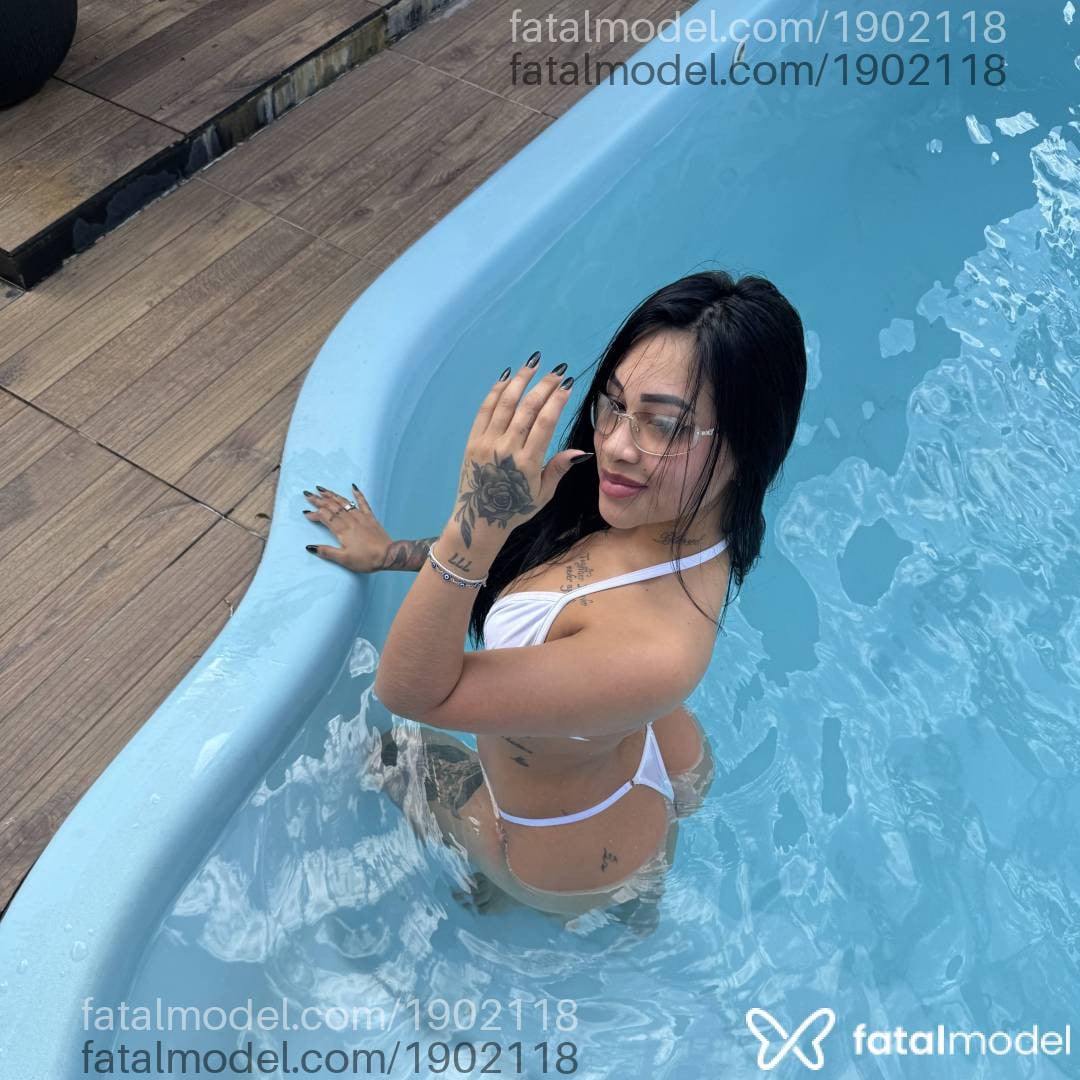 Acompanhante mulher morena (o) de olhos pretos - Angel
