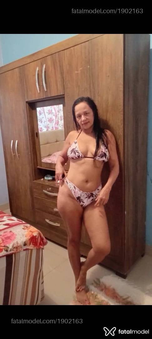 Acompanhante mulher com cabelo castanho de olhos pretos - Sandra Sol