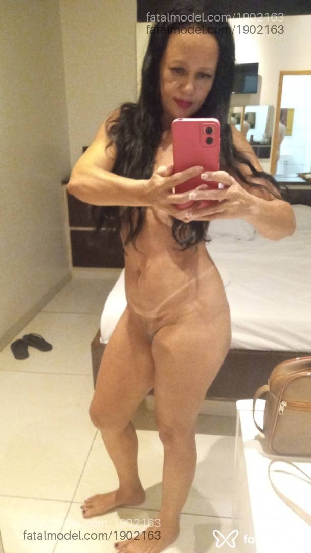 Acompanhante mulher com cabelo castanho de olhos pretos - Sandra Sol