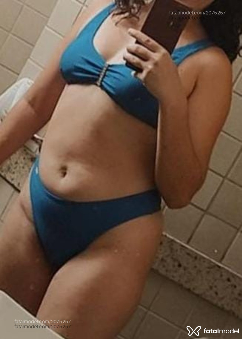 Acompanhante mulher com cabelo castanho de olhos mel em Virtual - Mel