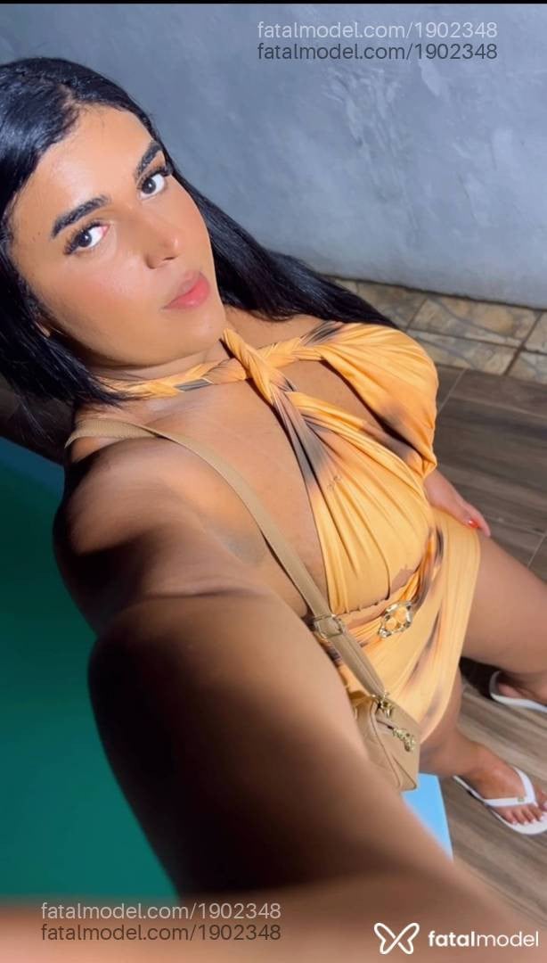 Acompanhante mulher trans com cabelo castanho de olhos pretos - Kethellen