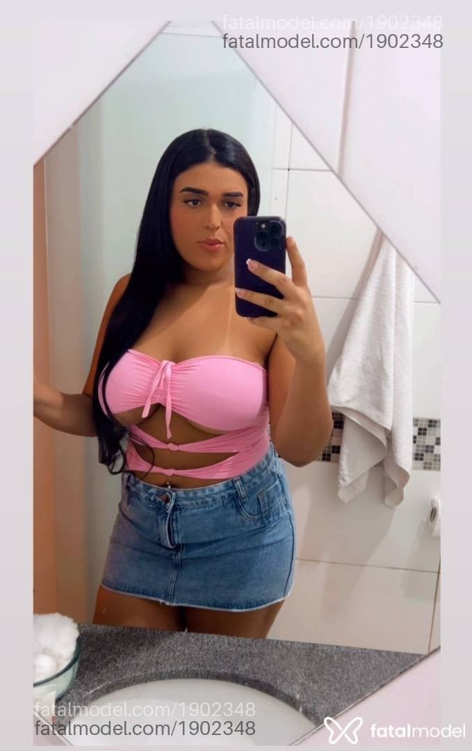 Acompanhante mulher trans com cabelo castanho de olhos pretos - Kethellen
