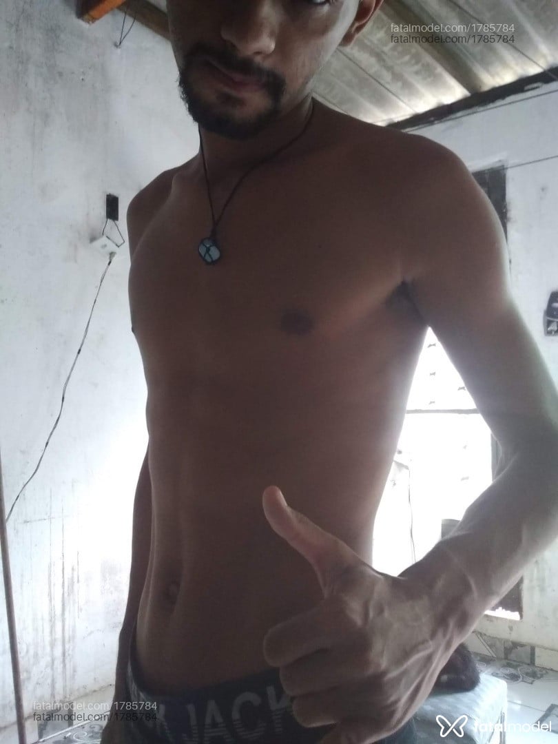 Acompanhante homem com cabelo grisalho de olhos castanhos - Ericlys