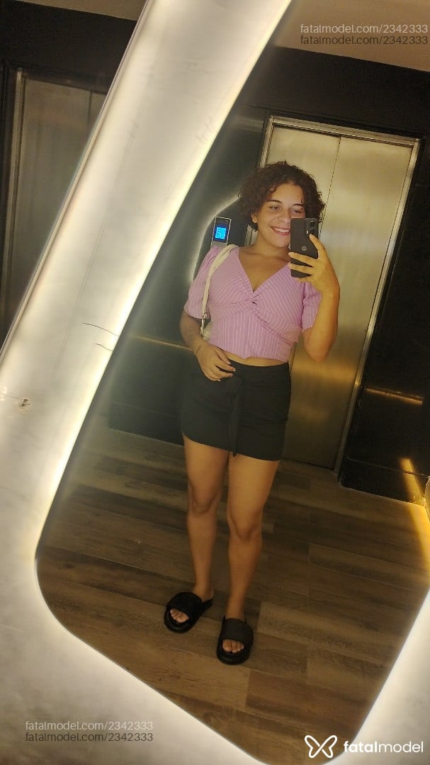 Acompanhante mulher com cabelo castanho de olhos castanhos em Rio de Janeiro - Larissa Alencar