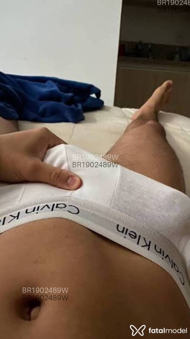 Acompanhante homem morena (o) de olhos pretos em Virtual Acompanhante homem morena (o) de olhos pretos em Virtual - Oliver