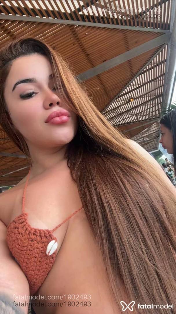Acompanhante mulher morena (o) de olhos castanhos - Carol