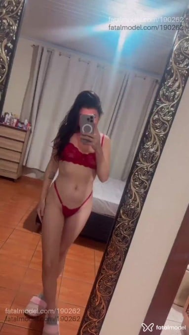 Acompanhante mulher com cabelo castanho de olhos castanhos em Realeza - Vanessa