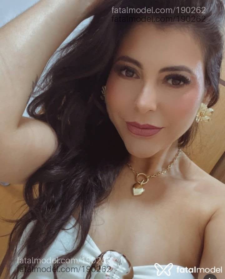Acompanhante mulher com cabelo castanho de olhos castanhos em Realeza - Vanessa
