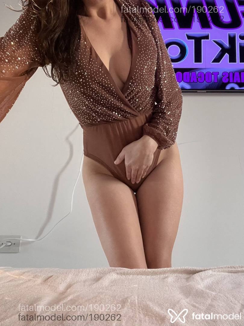 Acompanhante mulher com cabelo castanho de olhos castanhos em Realeza - Vanessa