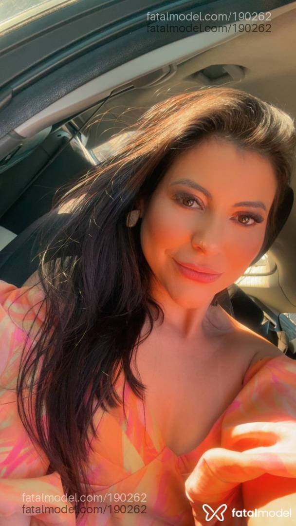Acompanhante mulher com cabelo castanho de olhos castanhos - Vanessa